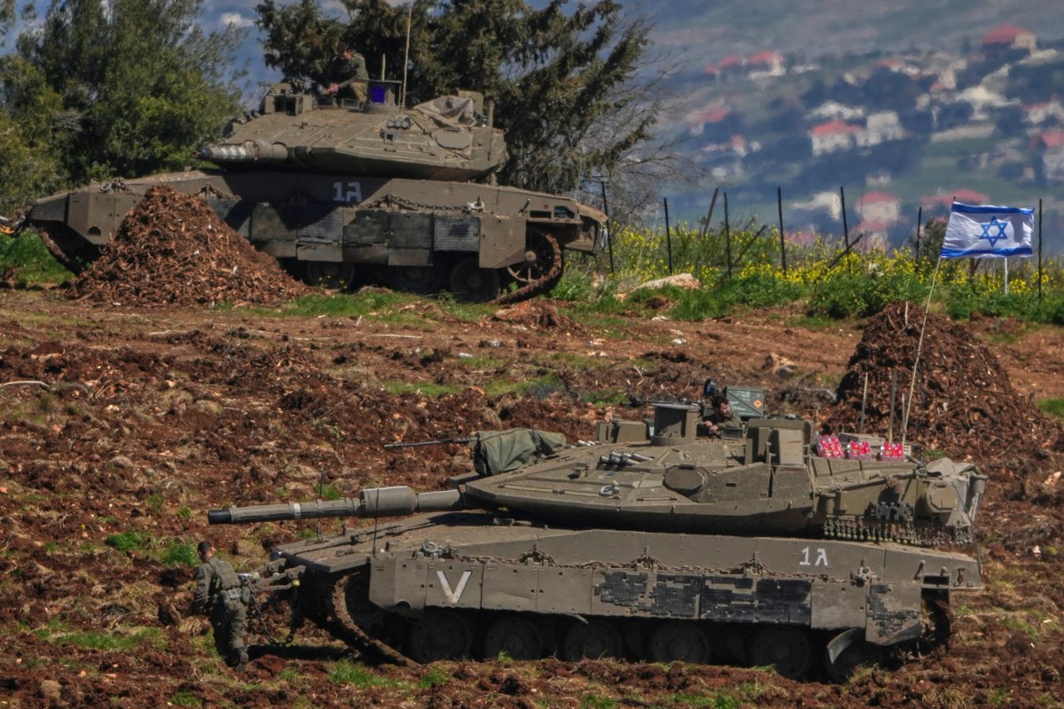 Israel military build-up near border with Lebanon.

🔴 LIVE updates: aje.news/bv1507