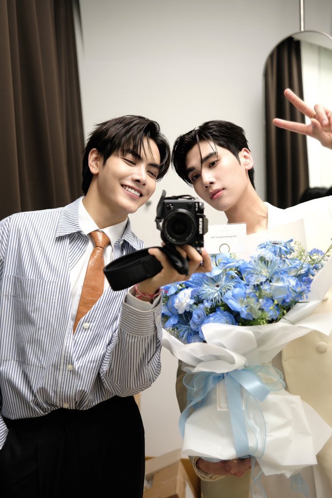Seraphime03's tweet photo. Hi Narawins &amp; DungJangs, 

Let's Exchange Follows, make friends and get Stronger for the Next Trending 👋 Add me and I'll FB 💪✨️ 

#PondPhuwin 
#JoongDunk https://t.co/DdEZoAhBAr