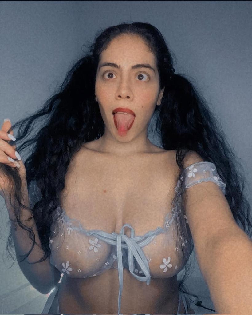 Hola 😗