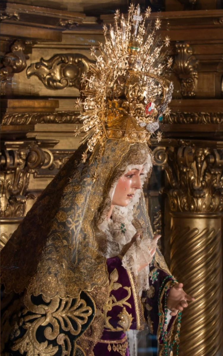 "Señor nos has dado a tu Madre como nuestra para que nos enseñe a meditar y adorar en el corazón. Ella, recibiendo la Palabra y poniéndola en práctica, se hizo la más perfecta Madre". 

(Juan Pablo II)

#EsperanzaNuestra #CuaresmaMacarena #SeptenarioDoloroso

📸 Miguel Velasco