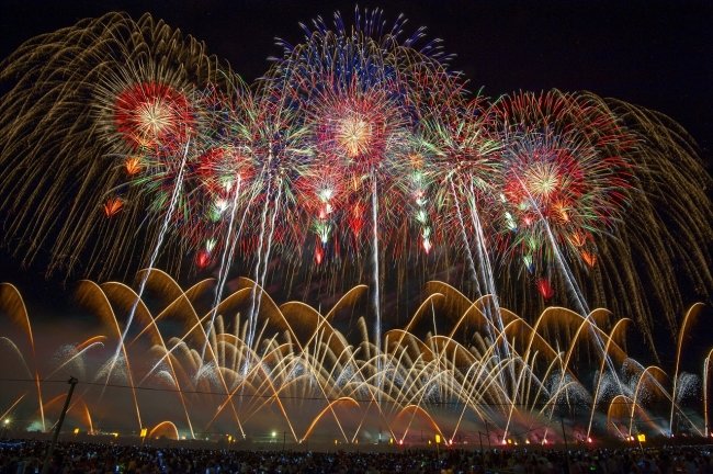 cocorume_event's tweet photo. 【2026年東京都内の花火大会一覧（1,000発以上）】

4月11日(土)：しながわ運河まつり花火打ち上げ（品川区）
5月23日(土)：STAR ISLAND 2026（港区）
5月30日(土)：足立の花火（足立区）
7月21日(火)：葛飾納涼花火大会（葛飾区）(予定)
7月25日(土)：隅田川花火大会（台東区・墨田区）
7月25日(土)：立川まつり国営昭和記念公園花火大会（立川市）(予定)
7月25日(土)：八王子花火大会（八王子市）(予定)
8月1日(土)：江戸川区花火大会（江戸川区）
8月1日(土)：いたばし花火大会（板橋区）(予定)
8月1日(土)：青梅市納涼花火大会（青梅市）(予定)
8月8日(土)：奥多摩納涼花火大会（奥多摩町）(予定)
8月11日(火)：江東花火大会（江東区）(予定)
8月18日(土)：神宮外苑花火大会（新宿区）(予定)
9月19日(土)：調布市花火大会（調布市）(予定)
10月3日(土)：世田谷区たまがわ花火大会（世田谷区）
10月24日(土)：東京湾大華火祭（中央区・港区）
11月予定：大田区平和都市宣言記念事業「花火の祭典」（大田区）