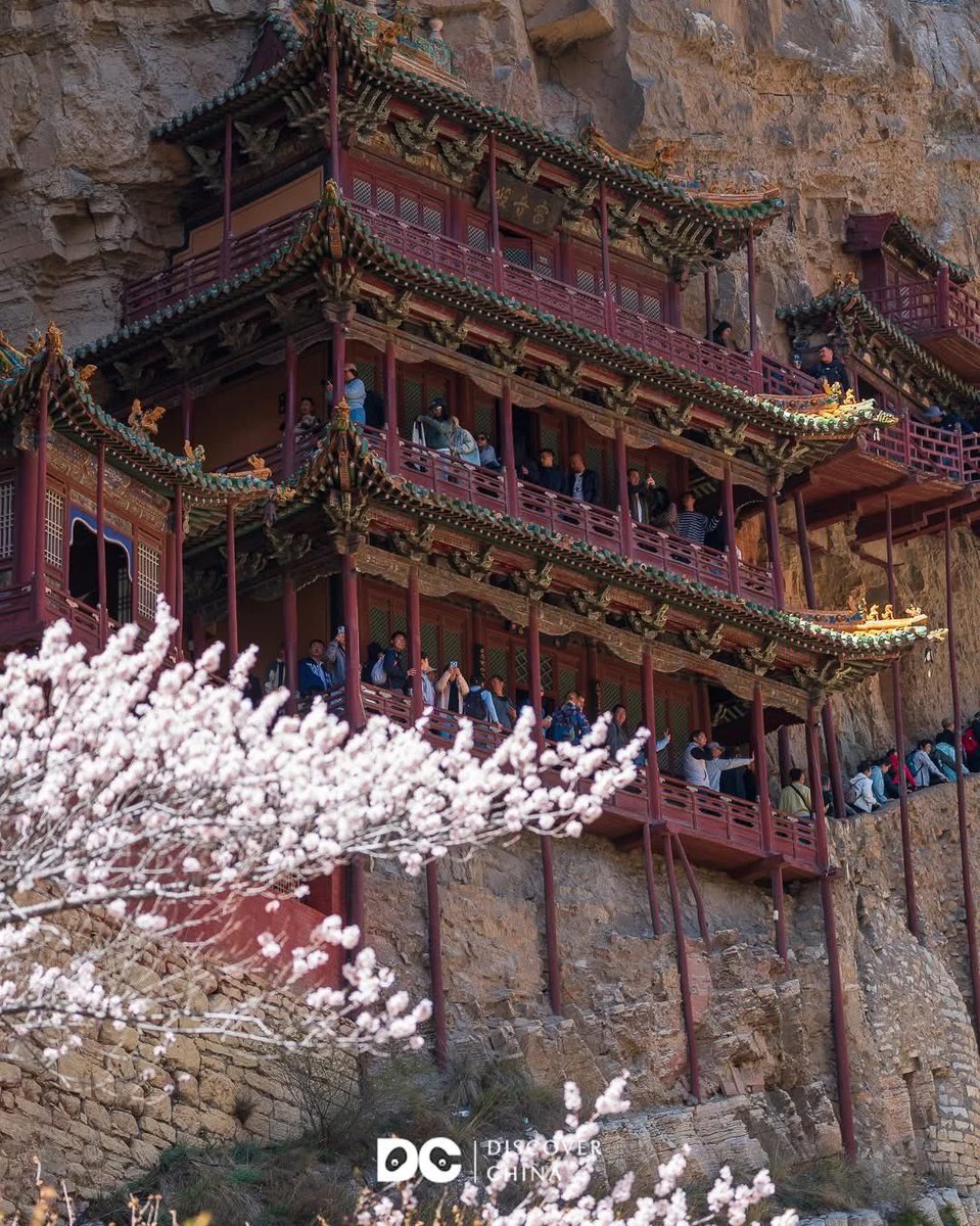 mir1005_'s tweet photo. Hengshan Mountain in #Datong, #Shanxi Province is recognized as one of the cradles of Taoism in China. 🏔️ #BeautifulChina https://t.co/FqlMNhUU2B