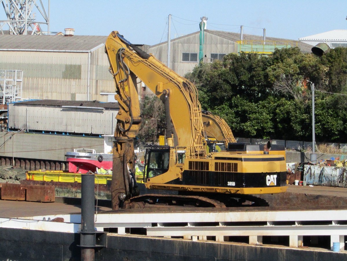 fumi_fumin5012's tweet photo. CAT 385B ラバンティー

船舶解体屋の大型解体機。奥にも365C Lラバンティー。切断作業が見てみたい。
#春のCat油圧ショベル祭り https://t.co/Hs36Mj0sQx