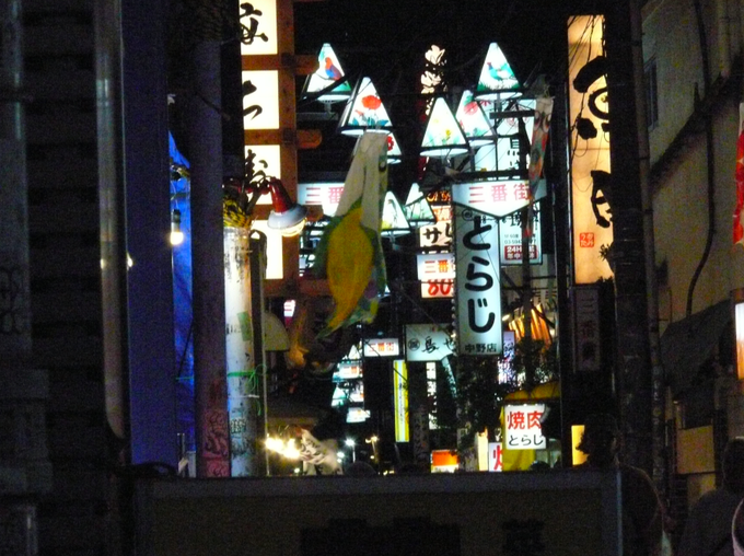 tikutaku's tweet photo. 定期的にブームの来る　#FZ50
（2006年発売）のいいところ

CCDの柔らかい階調と深い色
RAW対応で後処理に強い
フルマニュアル撮影が可能
手振れ防止つき
しっかりしたボディと操作性
広角マクロで5cmまで寄れる
望遠も420㎜
ライカレンズ
安いと5000円以下 https://t.co/1pPO7TUIWS