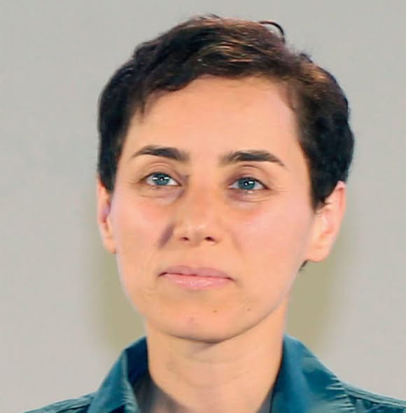 "Żaden kraj, w którym interweniowali w przeszłości Amerykanie (z wyjątkiem Europy podczas I i II wojny) nie przypominał Iranu.
Iran liczy ponad 90 milionów ludzi. Aż 9 miast ma powyżej miliona mieszkańców, w tym dziesięciomilionowy Teheran.
Jest krajem poetów i matematyków.
Ma