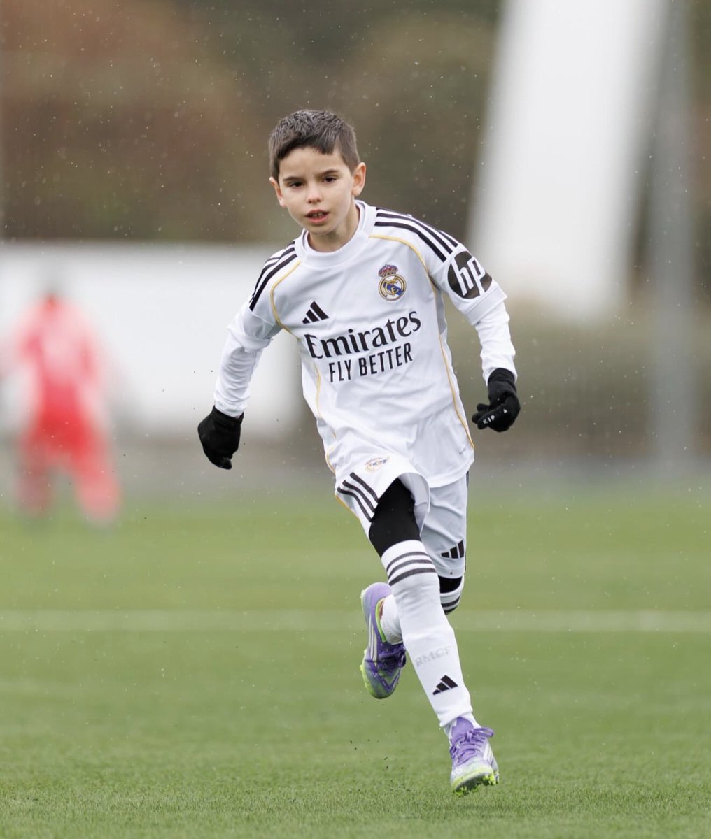 MadridUniversal's tweet photo. Thibaut Courtois' son with Real Madrid academy. 🤍 https://t.co/x8z0GA2YG5