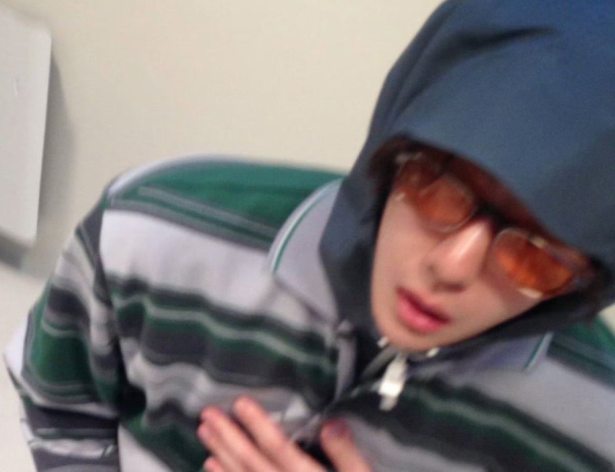 gremlinyibito's tweet photo. wang yibo why so cute 😭😭😭 https://t.co/VubN1aLlxW