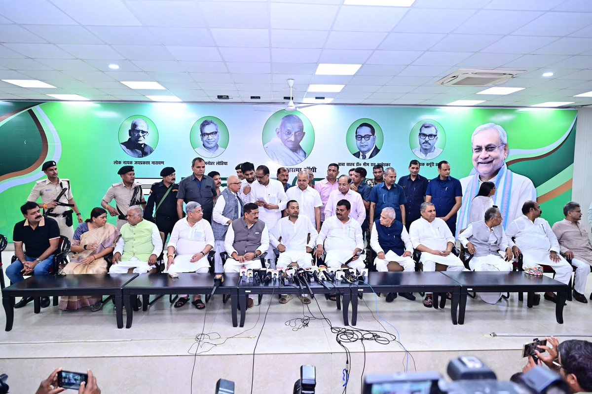 sanjaykumarjdu's tweet photo. नई राजनीतिक पारी के लिए भाई #निशांतकुमार जी को हार्दिक बधाई एवं अनंत शुभकामनाएँ ।🎉🎉🎉@Jduonline 
#NishantKumar #JDU #NitishKumar https://t.co/92o5Rpz6U3
