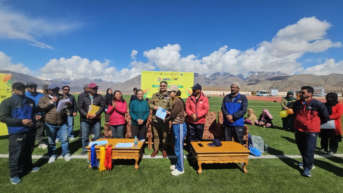 airnewskargil's tweet photo. @MYBKargil in collaboration with DYSSO Kargil organised an ASMITA sports event at Astro Turf Ground, Khel Gaon to mark #InternationalWomensDay2026
ASP Kargil Ishtiyaq Ahmad Kacho was Chief Guest
Despite Ramadhan fasting, young women participated in 100m, 200m &amp; 400m races https://t.co/DWZGItc61X