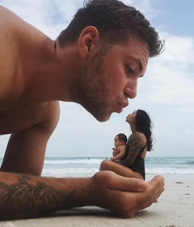 Cacciatore di emozioni ...🤍🖤 tweet media