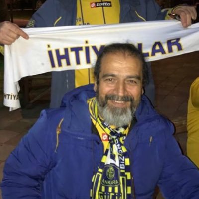 Tribünlerimizin emektar isimlerinden, büyüğümüz Kemal Durmaz’ın geçirdiği kalp krizi sonrası Ankara Üniversitesi İbn-i Sina Hastanesinde yoğun bakım ünitesinde tedavi altına alındığını derin bir üzüntüyle öğrenmiş bulunmaktayız.

​Kemal amcamıza acil şifalar diliyor; en kısa