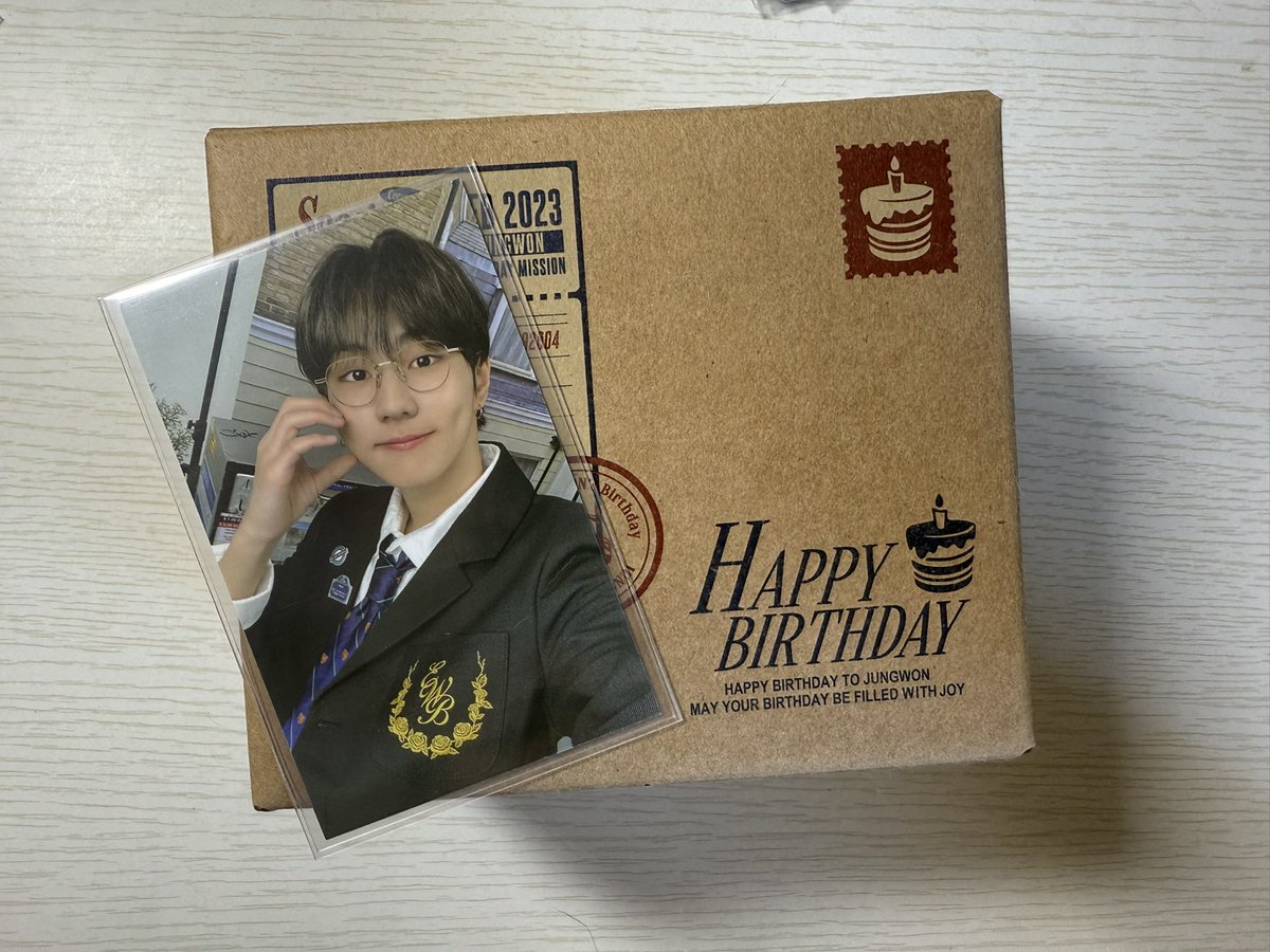 goroki_'s tweet photo. wts enhypen jungwon mug pc | lfb ph

⤷have: jungwon birthday mug + pc
⤷ ₱1400
⤷ price is negotiable so feel free to dm!
⤷ rfs: quitting sale

t. wts wtb lfb lfs enhypen jungwon glasses half heart birthday mug pc ph https://t.co/nnFNUSUdSD