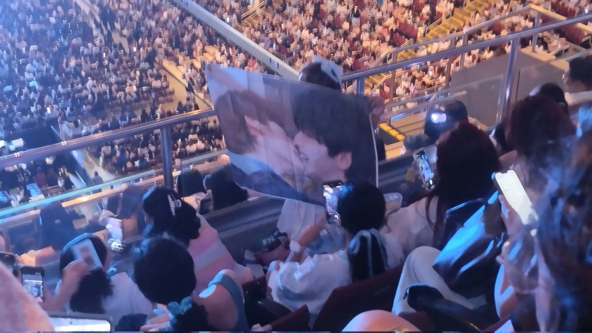 giakiyo's tweet photo. the banners at txt’s dunkin wonders can’t get better than this actually https://t.co/UDBslMuE2a