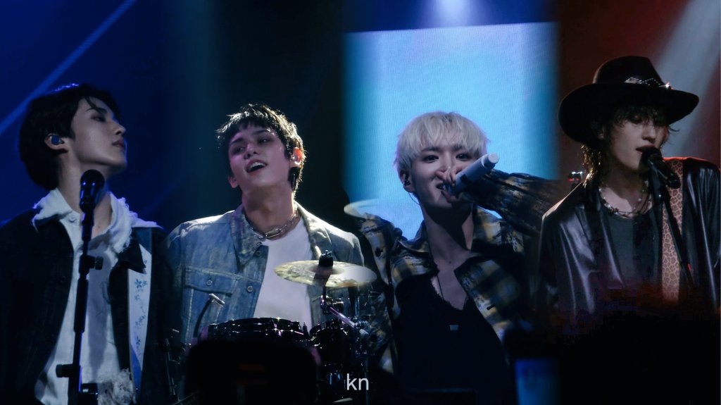 🅚🅝 tweet media