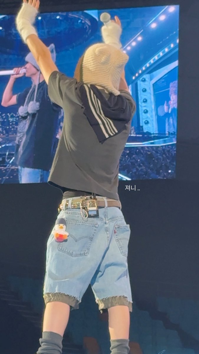 soheebaboo's tweet photo. 반바지를입고곰돌이모자를쓴엄청귀여운소년 https://t.co/KwR1snWaZj