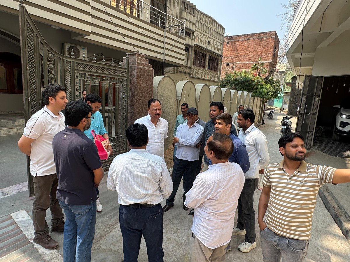 जनहित के विषयों पर सार्थक संवाद।

आज आवास पर उत्तर प्रदेश जल निगम के अधिकारियों का आगमन हुआ। इस अवसर पर क्षेत्र से जुड़े विभिन्न जनहित के विषयों पर विस्तृत चर्चा-वार्ता की। 

#जनहित #विकास_कार्य #जल_व्यवस्था #उत्तर_प्रदेश #BJP4UP #BJP4IND