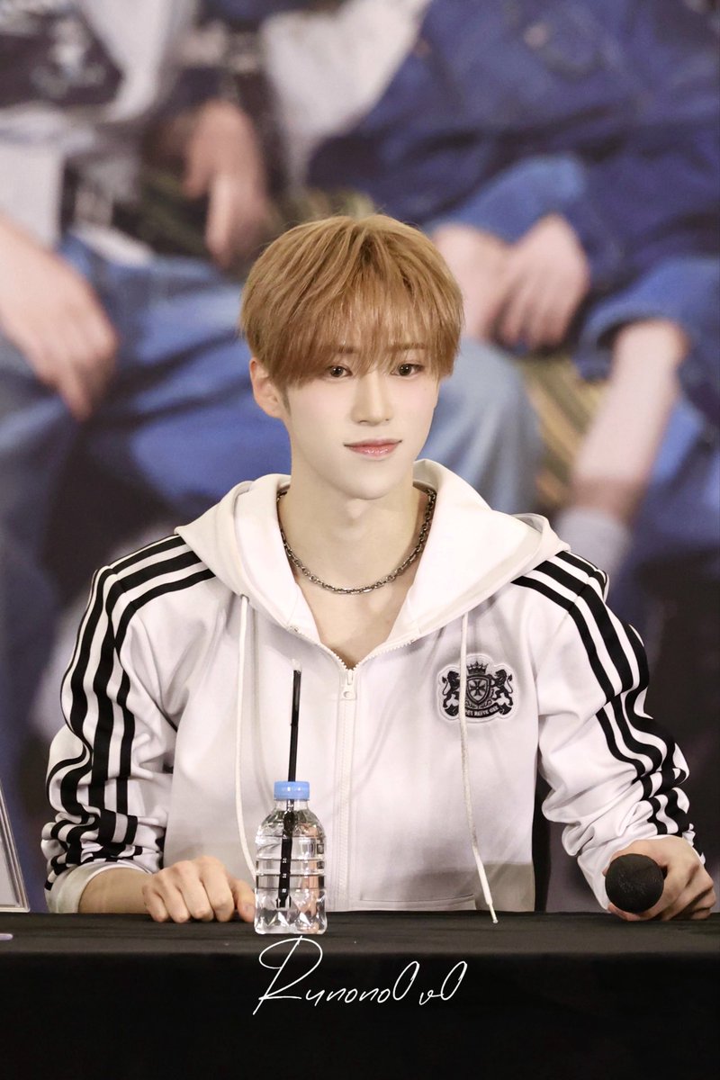 Runono﹥﹤ tweet media