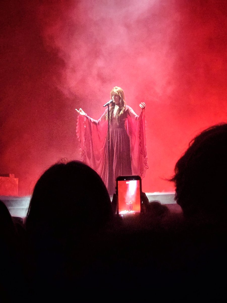 shesgotaway__'s tweet photo. 𝖋+𝖙𝖒 kraków ♡
red dress, gay flag, HUNGER, loudest crowd for never let me go. we were the chosen ones
absolutely magical night ♥︎♥︎ https://t.co/SMMQGtAho7