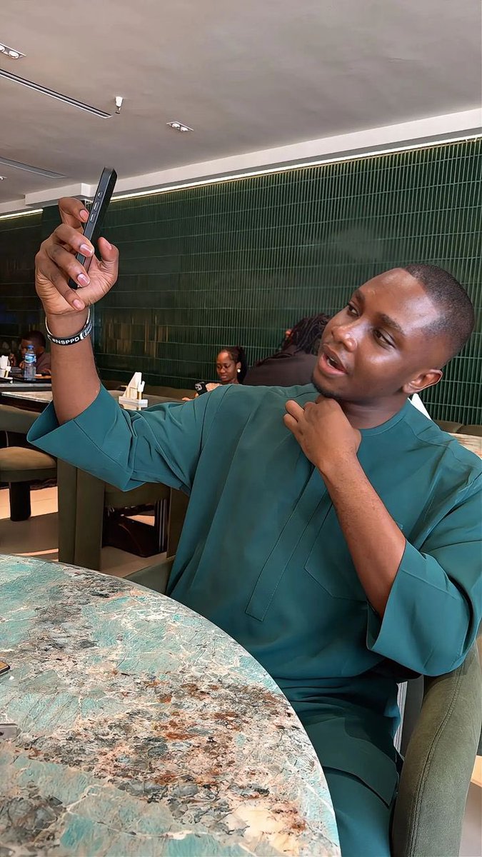 𝔸b𝕒𝕫𝕫 tweet media