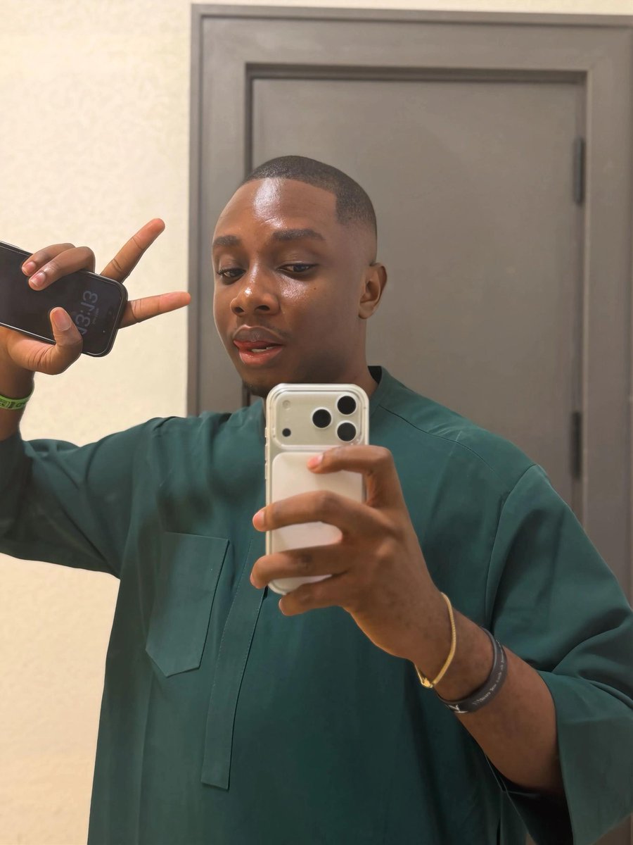 𝔸b𝕒𝕫𝕫 tweet media