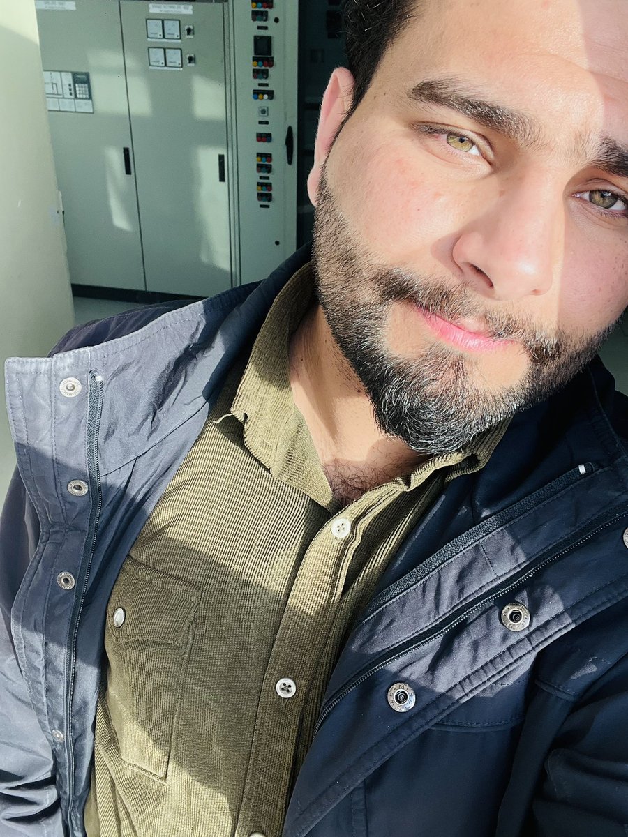 - عليك أحيانًا أن تعيش في هذا العالم، ولو لم تستطع ذلك بقلبك وروحك.
  
‌- سيلفيا بلات 📚.

چا مساء الخير مني شخصياً   

-