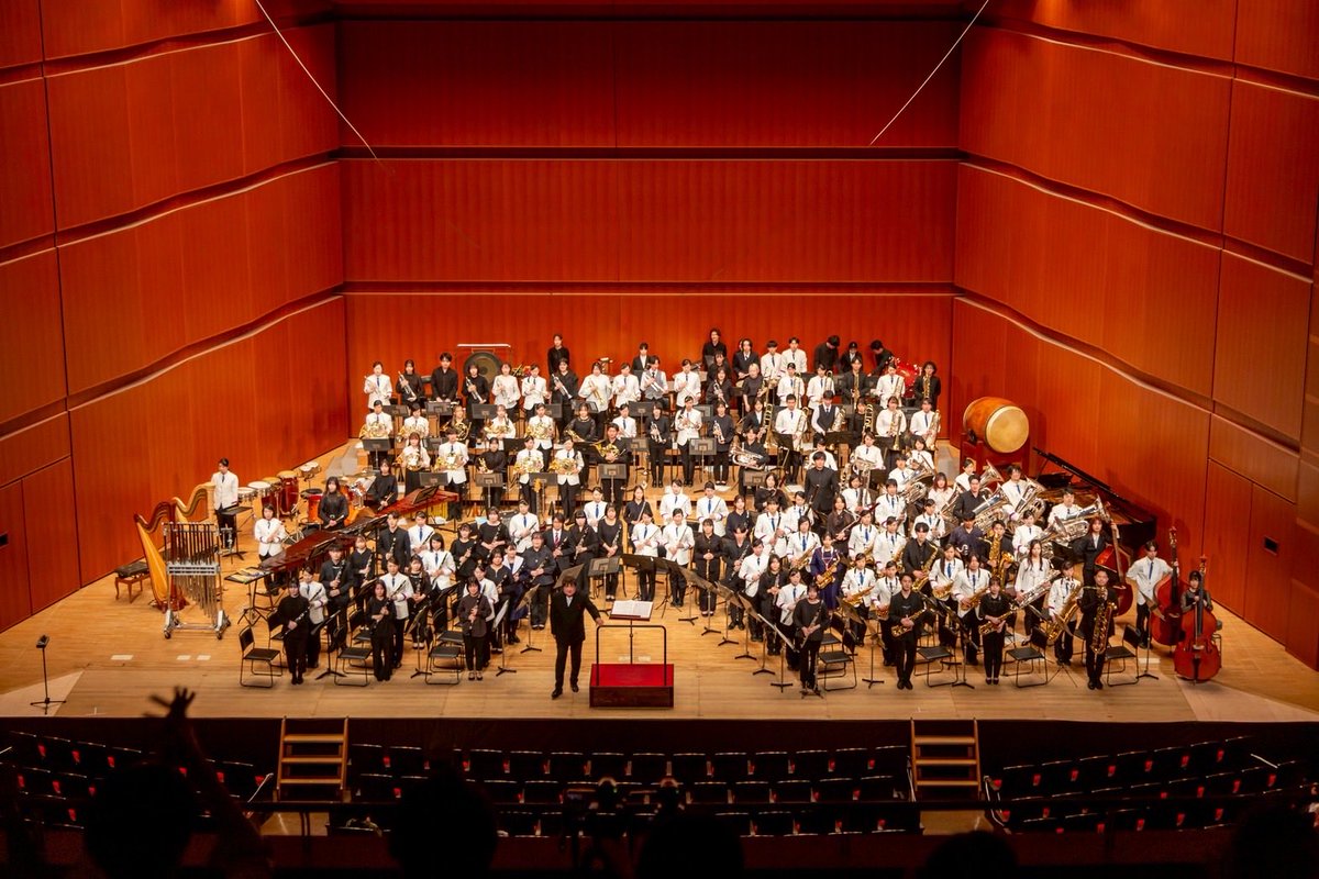 KWO_IDEbrass's tweet photo. 【♬ご報告♬】
先日、安城学園高等学校吹奏楽部、安城ブラスオルケスターの皆さまとのジョイントコンサートが終演いたしました！🌟
ご来場いただいた皆様、誠にありがとうございました！😌元気溢れる演奏に感化され、私たち一同も楽しい演奏になりました❣️🎵
本当にありがとうございました！🙌🏻 https://t.co/Lr9l1OheB8