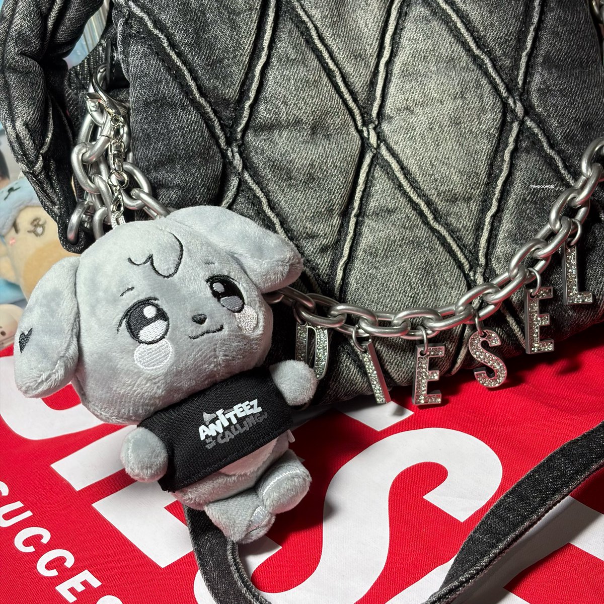 chin ✮ tweet media