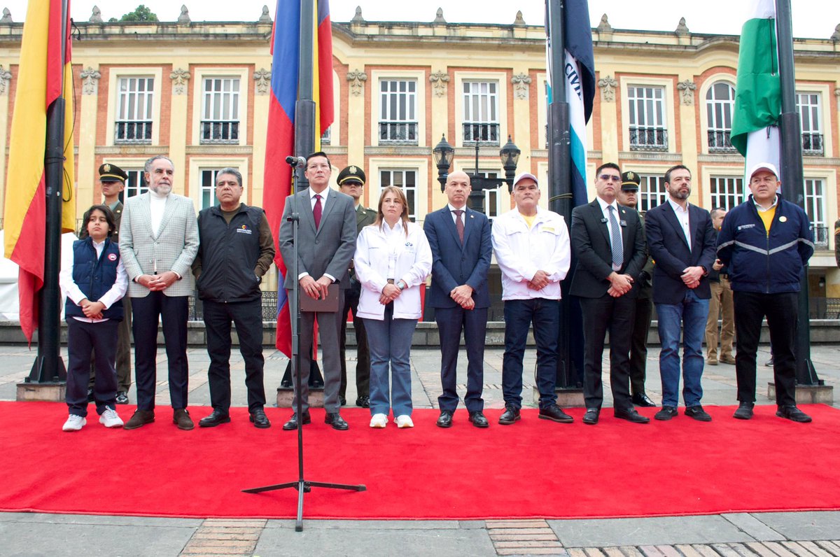 CGR_Colombia's tweet photo. #AEstaHora |🚨El Contralor,
Carlos Hernán Rodríguez, participa junto a la @Registraduria, la @PGN_COL y otras entidades del Estado en el acto protocolario que da inicio a las votaciones de este 8️⃣ de marzo, ratificando una vez más el compromiso de la institucionalidad con la democracia y con el derecho de los colombianos a elegir con plenas garantías.🗳️

#ProtegiendoLoQueEsDeTodos