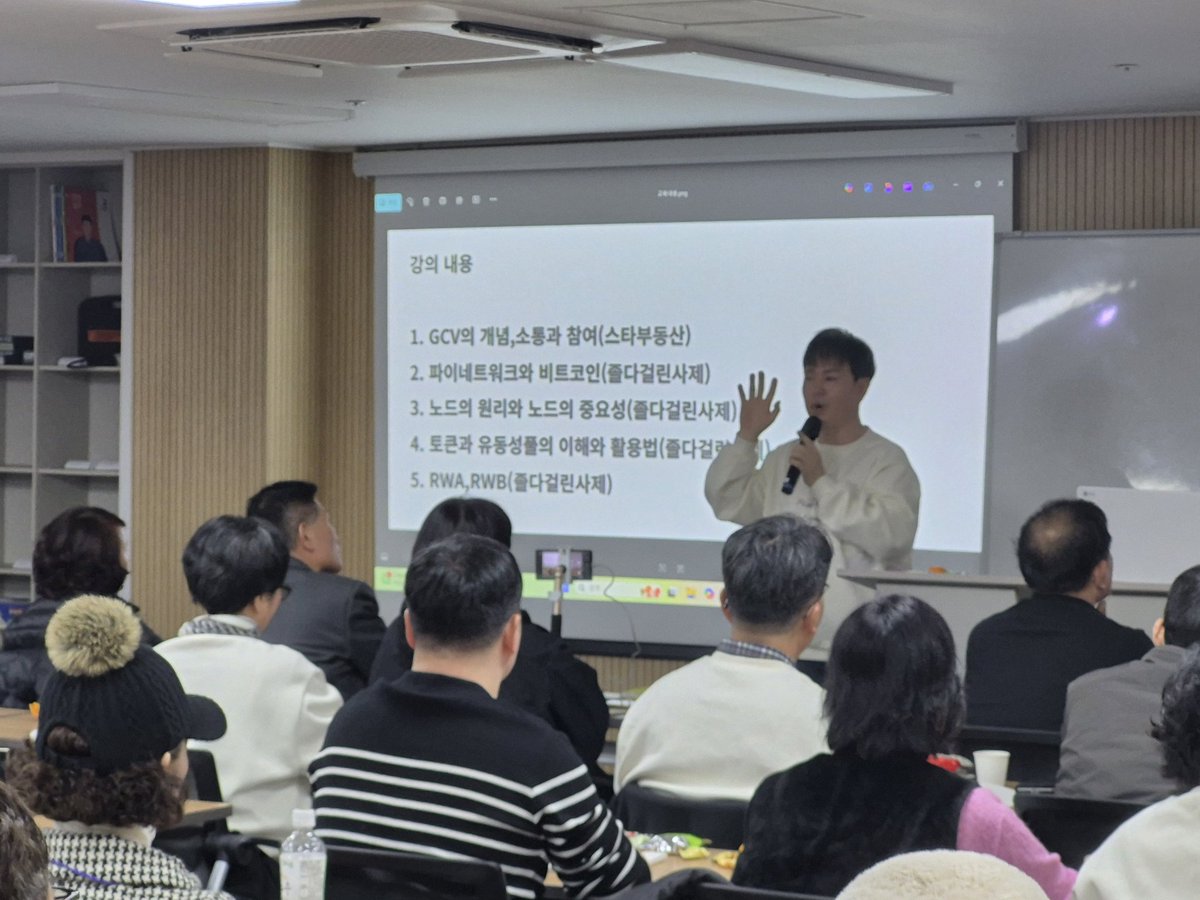 jintaek JUN tweet media