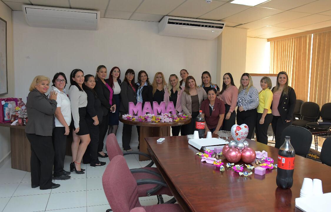 En el #DíaInternacionalDeLaMujer, desde la Vicepresidencia de la República ratificamos nuestro compromiso con la equidad y el respeto a los derechos de todas las paraguayas. 🇵🇾
​Trabajamos por un país donde el talento y el liderazgo femenino sean siempre protagonistas del