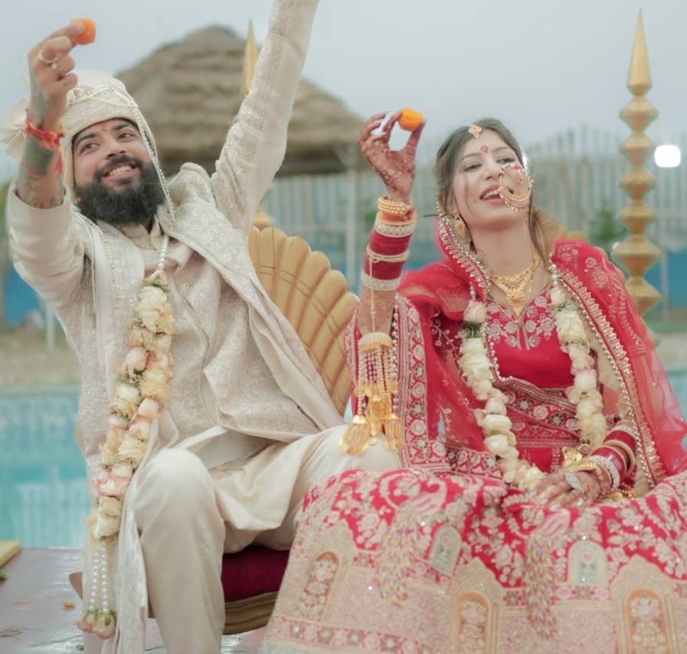 HimantaBiiswa's tweet photo. Heartbreaking Story 💔

Ritika was once a fan of Anurag.
 What started as simple conversations in Instagram chats slowly turned into a close bond. Over time, their friendship grew into love.

In 2023, they got engaged, and by 2025 they decided to take the next step and got married.

Anurag was deeply committed to the relationship. For the sake of love, he even distanced himself from his home and family, believing that the person he chose would always stand by him.
But life did not go the way he imagined. 

After everything he had sacrificed, the relationship eventually fell apart, and the woman he trusted the most also left him.

Sometimes, a person may have success, fame, and everything else in life—but when the one they loved the most walks away, the pain can be deeper than anything else. 💔

#anuragdobhal #uk07rider #UK07