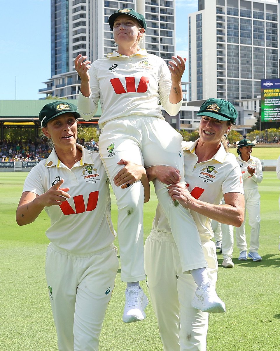 imfemalecricket's tweet photo. 𝐀𝐧 𝐢𝐧𝐜𝐫𝐞𝐝𝐢𝐛𝐥𝐞 𝐣𝐨𝐮𝐫𝐧𝐞𝐲 𝐜𝐨𝐦𝐞𝐬 𝐭𝐨 𝐚𝐧 𝐞𝐧𝐝 ❤️

Take a bow, Alyssa Healy 👏 

#CricketTwitter https://t.co/JkT2PDiJza