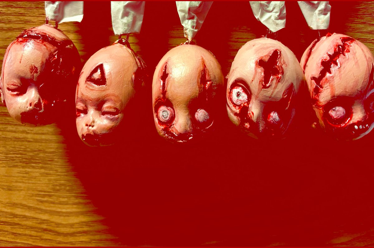 本日、
大阪の夢見るギロチンさんに
新たに缶バッジセットを納品させて
頂きました。

３つセットで¥600となります。

人面キーホルダーも
追加しましたので、
あわせてよしなに￼￼￼￼￼￼🙏

#art