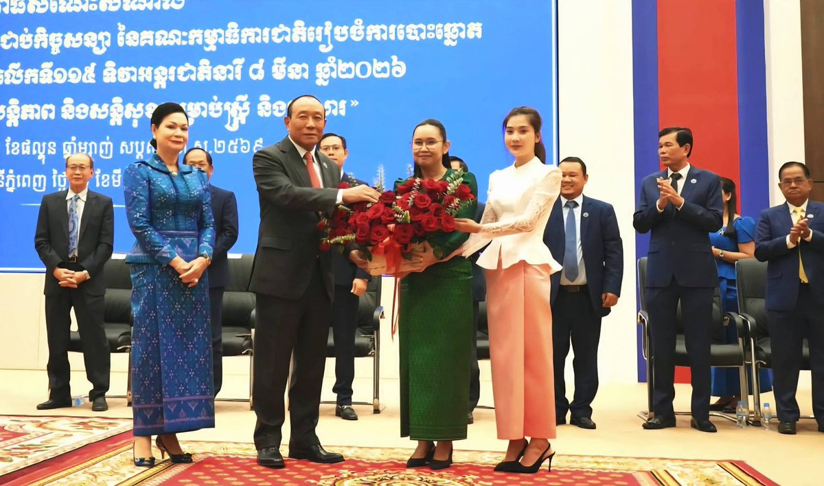 Socheara's tweet photo. ចូលរួមអបអរសាទរខួបអនុស្សាវរីយ៍លើកទី១១៥ ទិវាអន្តរជាតិនារី ៨មីនា ឆ្នាំ២០២៦ ក្រោមអធិបតីភាព ឯកឧត្តមប្រធាន និងលោកជំទាវ ❤️👏 https://t.co/SXWhOWaTZw