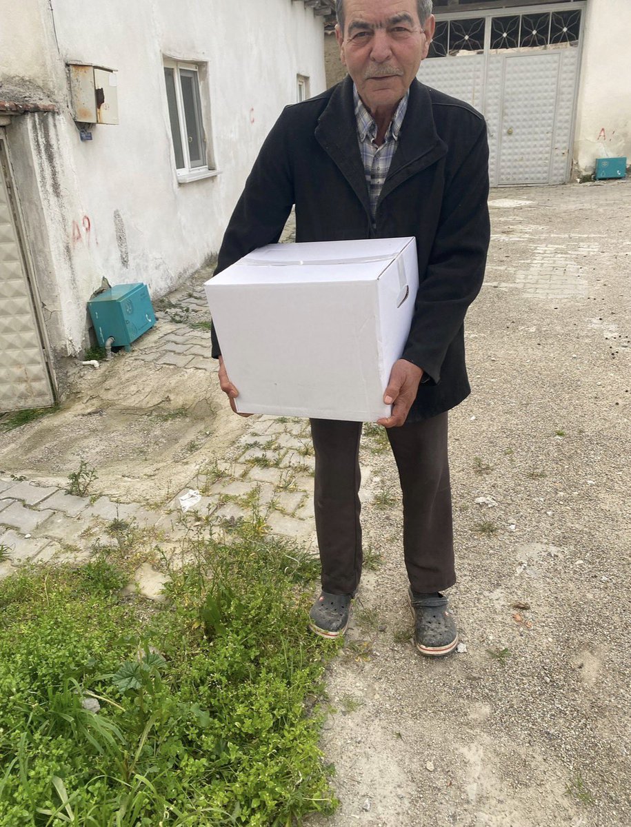 korhankocoglu's tweet photo. Mübarek Ramazan’da, hoş görünün, birlik ve beraberliğin tezahür ettiği, sevgi ve saygı dolu dayanışmanın gönüllere dokunduğu bir dönemde, 5.000 Vatandaşımıza, umut olabilmenin kıvanç ve mutluluğunu duymaktayız. Hayırlı Ramazanlar🇹🇷 @Akparti https://t.co/JrwgmVNqF2