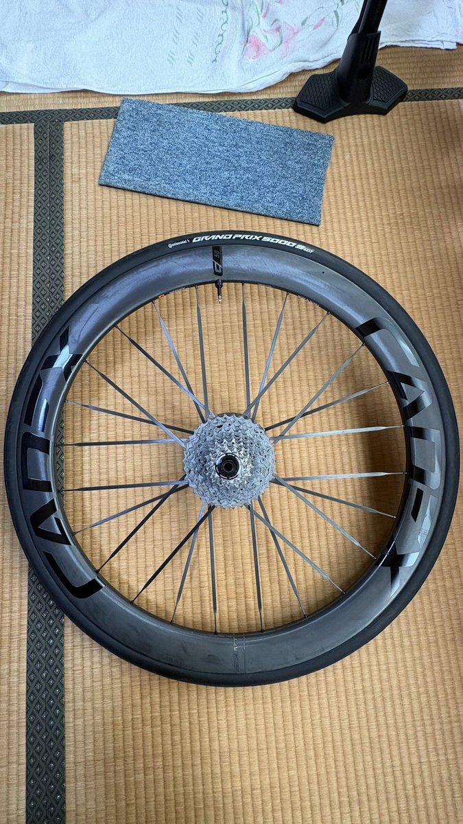 nakatsu0809's tweet photo. 代理出品
CADEX 50 Ultra 前後セット
30万
※スプロケ・ローターは付きません
タイヤはほぼ新品のgp5000strが着いてきます。
使用距離350km未満となり、限りなく未使用品に近いです。
雨天使用もありません。
#ロードバイク物販
#GIANT 
#cadex https://t.co/IMhXmdInEW