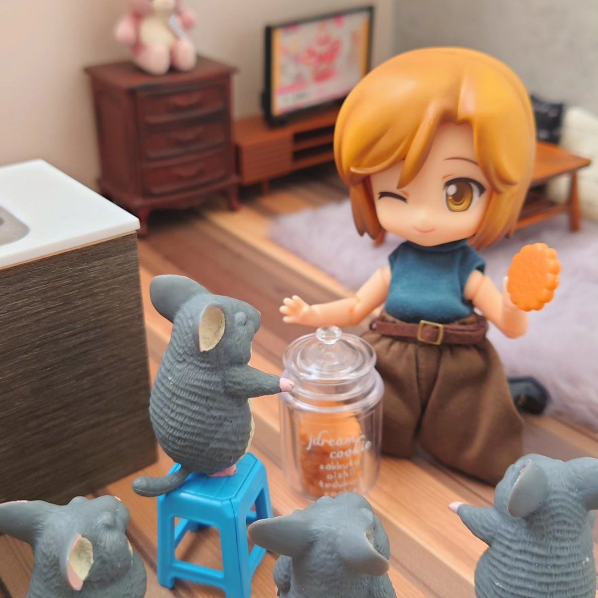 #深夜のねんどろ撮影６０分一本勝負
3/8【みやげ】ふらいんぐ既出

残りは他の子のお土産にするのよ、
というめーちゃん