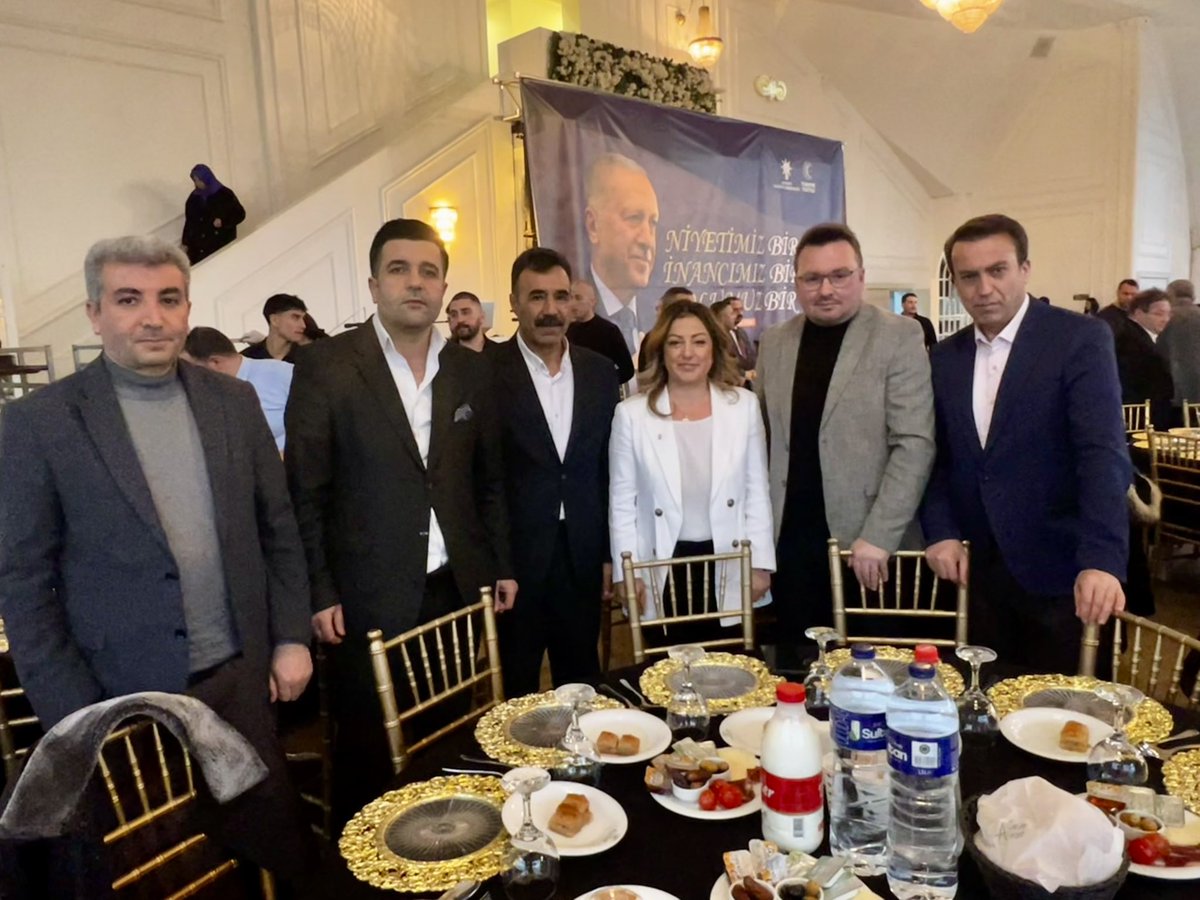 SelihanDicle's tweet photo. Genel Başkan Yardımcımız Teşkilat Başkanımız ve Yalova Milletvekilimiz Ahmet Büyükgümüş , Teşkilat başkan yardımcımız Konya Milletvekilimiz Selman Özboyacı , MKYK üyemiz Hilal Kalyoncu Koç , Yalova Milletvekilimiz Meliha Akyol , İl Koordinatörümüz Mustafa Toklu , MHP Yalova İl Başkanımız Ali İhsan Güldoğan’ın katılımlarıyla Ak Parti Yalova İl Başkanlığı’mızın düzenlemiş olduğu iftar programında ; AK Parti Ailemiz , ilimizin Sivil Toplum Kuruluşu temsilcileri , muhtarlarımız ve basın mensuplarımız ile bir araya geldik.