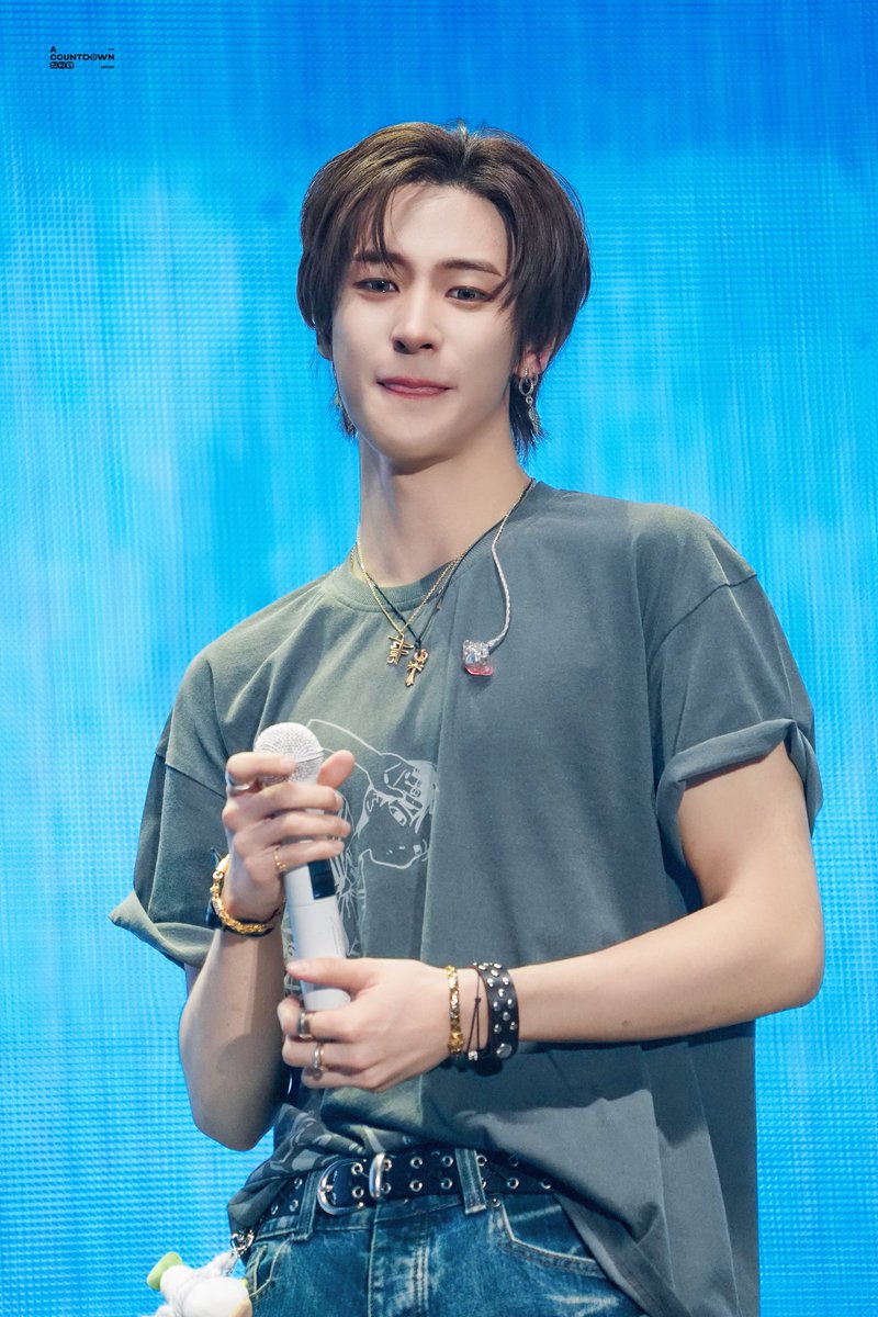 Teenys, Our #ANTON was shining so bright for the FINAL SHOW! 🧡 He deserves all the love

Repeat after me :

ANTON THANK YOU FOR YOUR HARD WORK
ANTON AMAZING JOURNEY
ANTON HONEY VOICE
ANTON YOU’VE COME SO FAR
ANTON WE’RE SO PROUD OF YOU

#RIIZE #ANTON #라이즈 #앤톤 #アントン