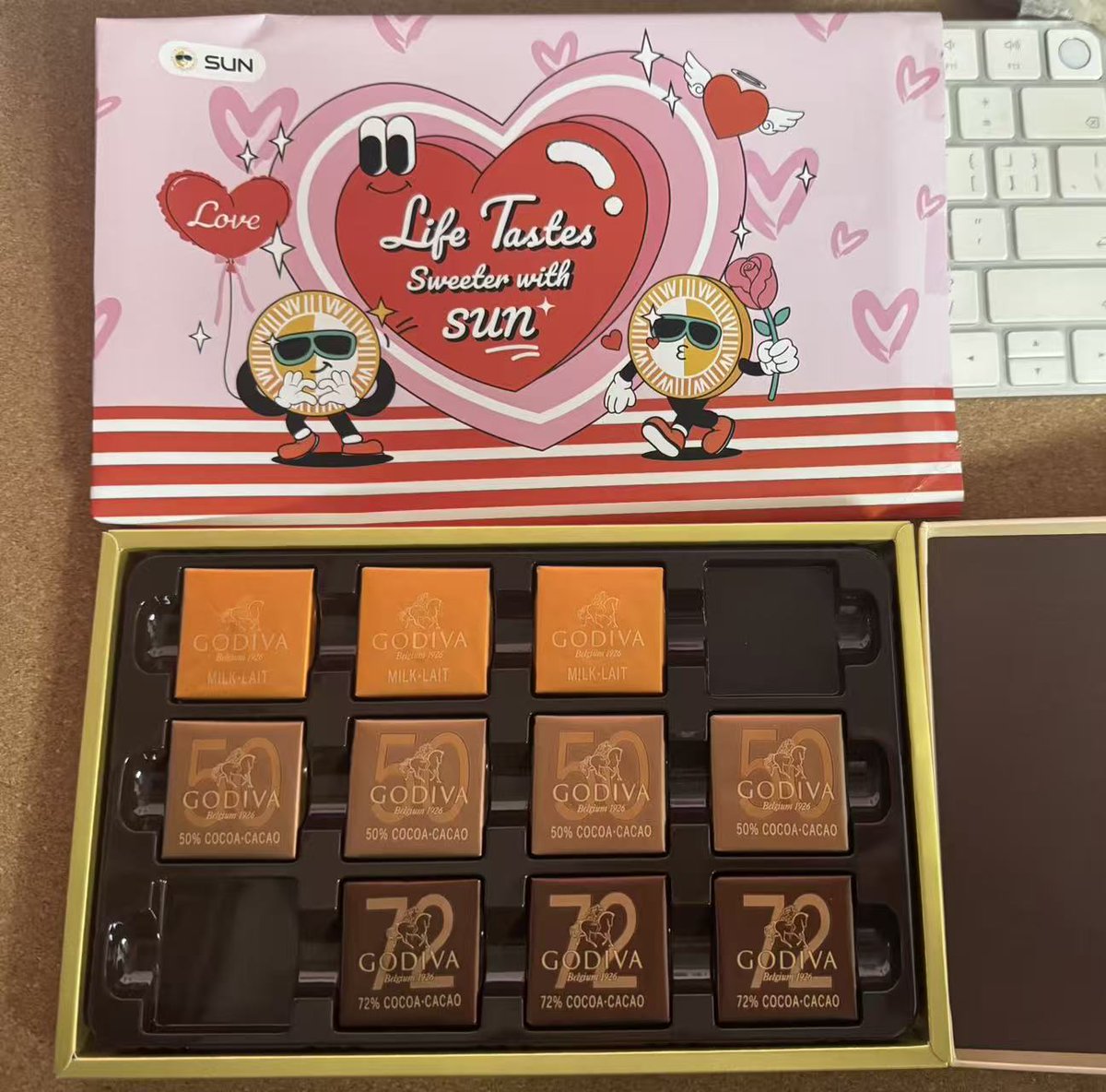 一口沦陷，甜到心头🍫
SUN是懂女生心理的，连包装都粉粉嫩嫩的
这盒巧克力是今天收到的最甜惊喜❤️

<a href="/OfficialSUNio/">SUN.io</a> <a href="/Anchor9960/">Anchor</a>