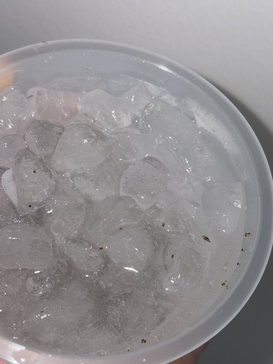 สิ่งนี้คืออะไร … 
(ทุกคนดูดี ๆ ก่อนดื่มนะ😵 อยากแชร์เพื่อเตือนให้ระวังค่ะ🙏🏼🥹)