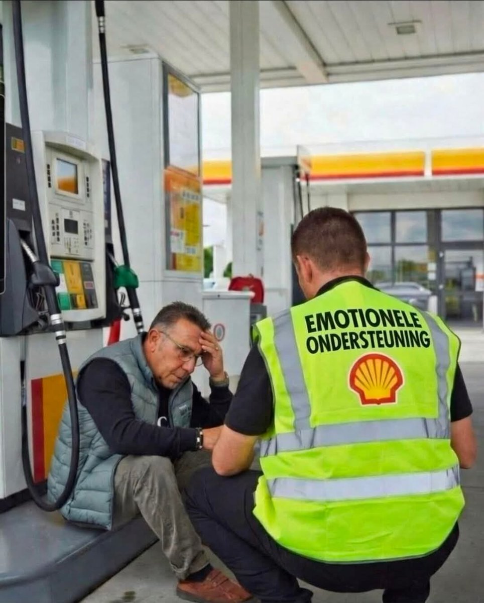 Mijn voorstel: haal de stofkam kritisch door de ##klimaatplannen en het #kabinet kan de absurd gestegen benzineprijzen meehelpen te verlagen. Tanken in #België is 70 cent per liter voordeliger. Dat kan toch niet? We zijn één Europa (toch? Zie bijv. de stikstofdiscussie)