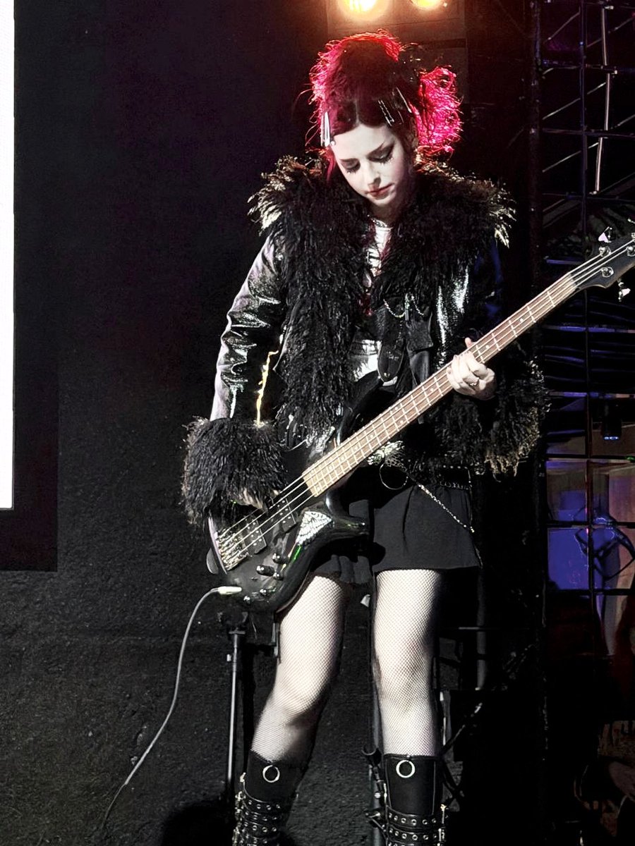 DV__diva's tweet photo. black rose https://t.co/Cx8cGned0q
