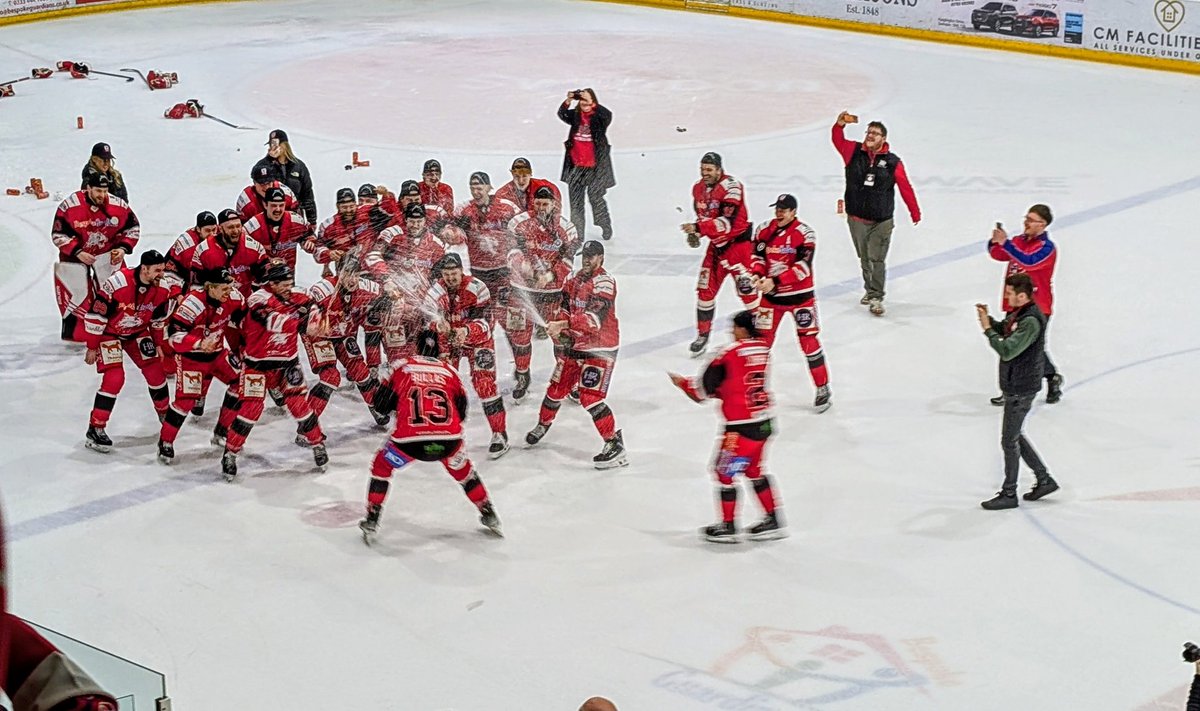 almacmichael's tweet photo. Let the celebrations begin. @SwinWildcats League Champions 🏆 https://t.co/pOEjVtyn44