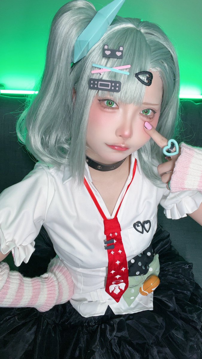 💚🩷
啊啊啊！好、好緊張…好想找條地縫——把所有觀眾都捶進去！

#絕區零 #zzz #ZenlessZoneZero #妄想天使 #千夏