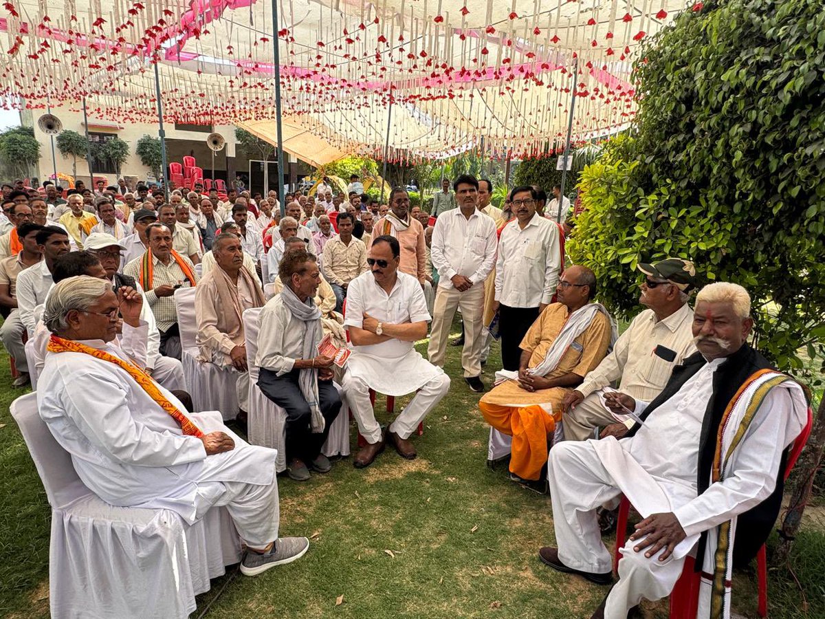 रंगों के पावन पर्व पर आत्मीय मिलन का उत्सव। 🌸🌼

आज अलीगंज में मैथिल ब्राह्मण महासभा द्वारा आयोजित होली मिलन समारोह में सहभागिता की तथा सभी उपस्थित जनों को साथ रंगों के इस पावन पर्व की हार्दिक शुभकामनाएं दीं। 

#होली_मिलन #मैथिल_ब्राह्मण_महासभा #सामाजिक_समरसता #संस्कृति #BJP4UP