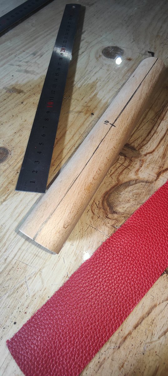 X_SECRETS_'s tweet photo. Merci à @Lady_Trizia pour cette commande très spéciale ! Comme toujours, elle crée des œuvres uniques pour nos clients. On vous dévoilera bientôt le processus de création et le résultat final!

#flogger #bdsm #bdsmleather #bdsmartisan #floggerart #bdsmgear #spankingtoy #bdsmcraft https://t.co/UriY5FRbMs