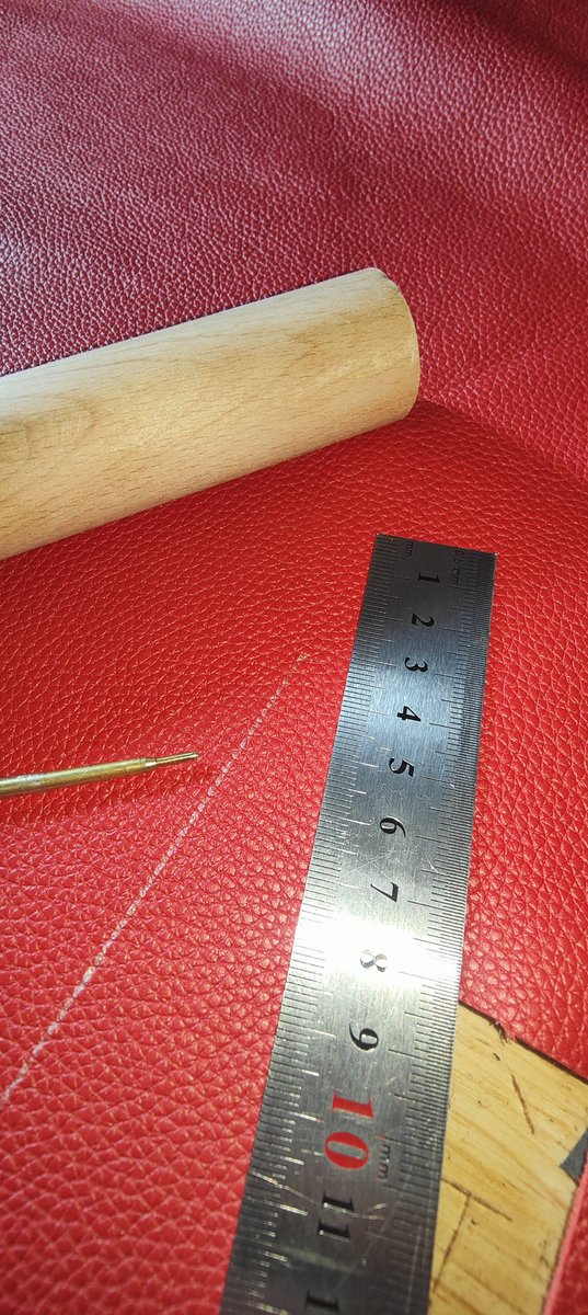 X_SECRETS_'s tweet photo. Merci à @Lady_Trizia pour cette commande très spéciale ! Comme toujours, elle crée des œuvres uniques pour nos clients. On vous dévoilera bientôt le processus de création et le résultat final!

#flogger #bdsm #bdsmleather #bdsmartisan #floggerart #bdsmgear #spankingtoy #bdsmcraft https://t.co/UriY5FRbMs