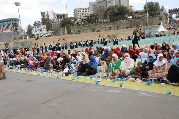 አልሀምዱሊላህ!
አመታዊው የጎዳና ኢፍጣር በአዲስ አበባ አብዮት አደባባይ እና ሌሎችም ከተሞች በተሳካ ሁኔታ መካሄዱ እጅግ አስደስቶኛል!