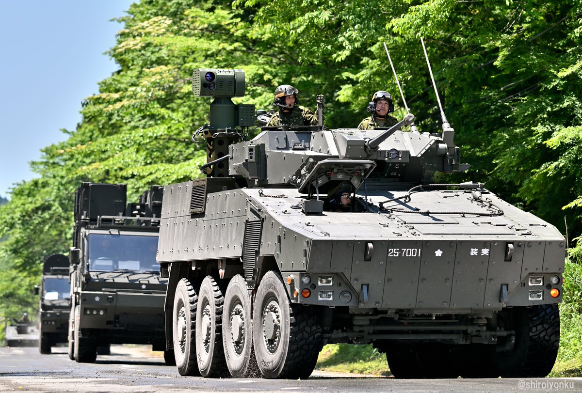 前進する装備実験隊の車列がめっちゃカッコいいわ😎